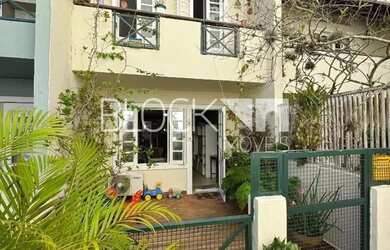 Imagem: A casa em condomínio possui 4 Dormitórios, 4 Banheiros, 2