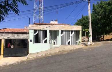 Imagem: A casa possui 2 Dormitórios e 3 Banheiros e está localizado