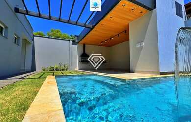 Imagem: A casa possui 4 Dormitórios, 5 Banheiros, 5 Vagas na garagem