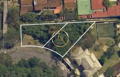 Imagem: O terreno à venda possui e está localizado em Anil, Rio de