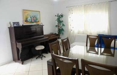 Imagem: A casa possui 3 Dormitórios, 3 Banheiros, 5 Vagas na garagem