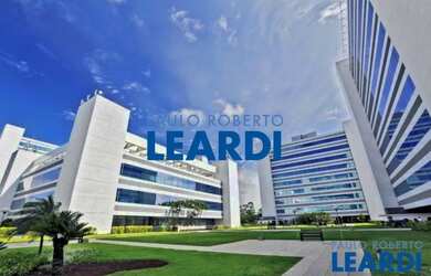 Imagem: O depósito possui 5 Vagas na garagem, 2.844m² de Área e