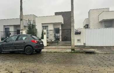 Imagem: A casa possui 2 Dormitórios, 1 Banheiro, 1 Vaga na garagem