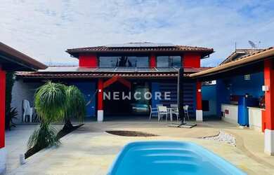 Imagem: A casa possui 3 Dormitórios, 4 Banheiros, 3 Vagas na garagem