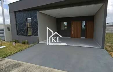 Imagem: A casa possui 3 Dormitórios, 2 Banheiros, 3 Vagas na garagem