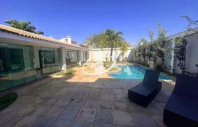 Imagem: A casa possui 4 Dormitórios, 5 Banheiros, 5 Vagas na garagem