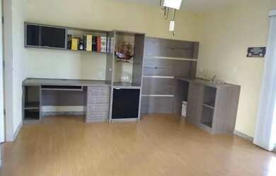 Imagem: A casa possui 3 Dormitórios, 1 Banheiro, 5 Vagas na garagem