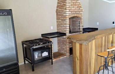 Imagem: A casa possui 2 Banheiros, 4 Vagas na garagem, 283m² de Área