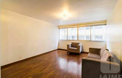 Imagem: O apartamento possui 4 Dormitórios, 2 Banheiros, 2 Vagas na