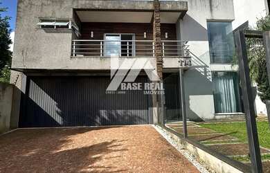 Imagem: A casa possui 3 Dormitórios, 5 Banheiros, 3 Vagas na garagem