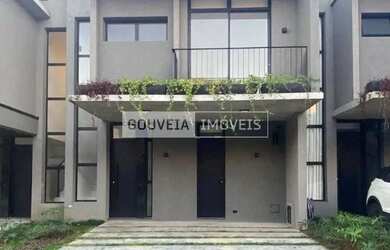 Imagem: A casa possui 3 Dormitórios, 4 Banheiros, 2 Vagas na garagem