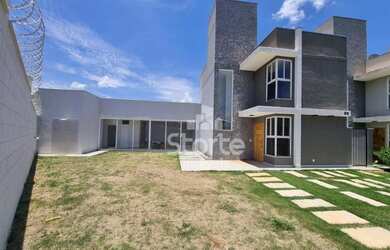 Imagem: A casa em condomínio possui 4 Dormitórios, 3 Banheiros, 2