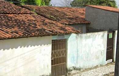 Imagem: A casa à venda possui 5 Dormitórios, 2 Banheiros, 2 Vagas