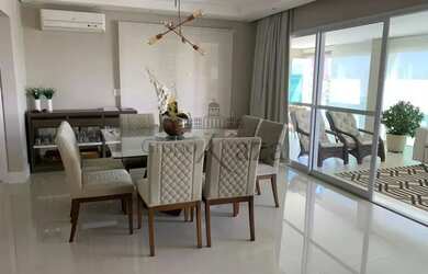 Imagem: O apartamento possui 4 Dormitórios, 5 Banheiros, 3 Vagas na