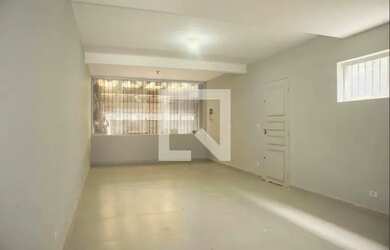 Imagem: A casa possui 3 Dormitórios, 3 Banheiros, 2 Vagas na garagem