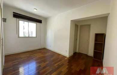 Imagem: O apartamento possui 1 Dormitório, 1 Banheiro, 1 Vaga na garagem