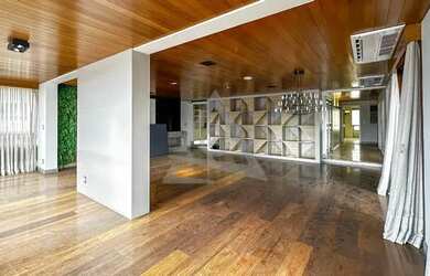 Imagem: O apartamento possui 4 Dormitórios, 5 Banheiros, 3 Vagas na