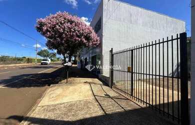 Imagem: O apartamento possui 2 Dormitórios, 1 Banheiro, 2 Vagas na