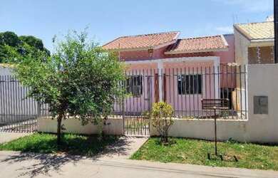 Imagem: A casa possui 2 Dormitórios, 1 Banheiro, 2 Vagas na garagem