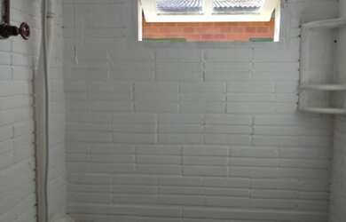 Imagem: A casa possui 3 Dormitórios, 1 Banheiro e está localizado