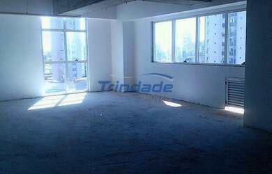 Imagem: O depósito possui 3 Vagas na garagem, 122m² de Área e está