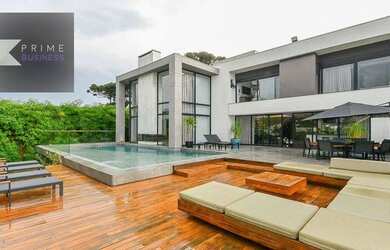 Imagem: A casa possui 4 Dormitórios, 5 Banheiros, 5 Vagas na garagem