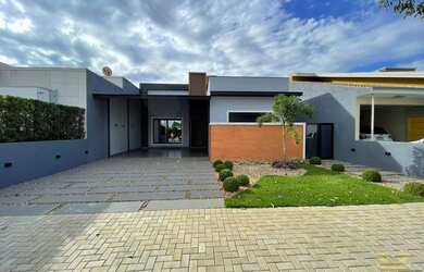 Imagem: A casa possui 2 Dormitórios, 2 Banheiros e 192m² de Área