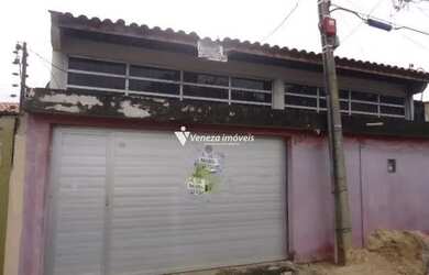 Imagem: A casa possui 3 Dormitórios, 1 Banheiro, 2 Vagas na garagem