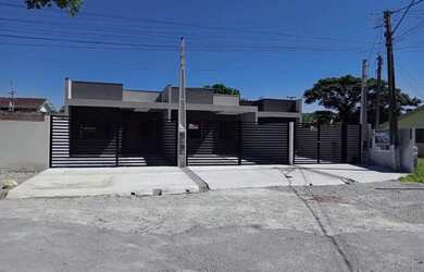 Imagem: A casa possui 3 Dormitórios, 1 Banheiro, 1 Vaga na garagem