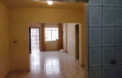 Imagem: A casa possui 2 Dormitórios, 1 Banheiro, 1 Vaga na garagem