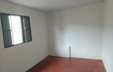 Imagem: A casa possui 1 Dormitório, 1 Banheiro e está localizado