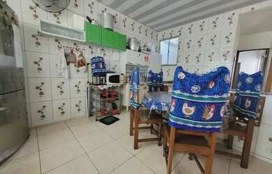 Imagem: A casa possui 4 Dormitórios, 3 Banheiros, 2 Vagas na garagem