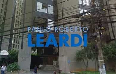 Imagem: O depósito possui 5 Vagas na garagem, 1.230m² de Área e