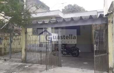 Imagem: A casa possui 2 Dormitórios, 1 Banheiro, 2 Vagas na garagem