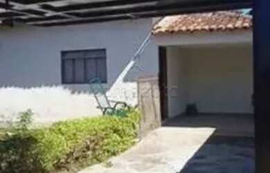 Imagem: A casa em condomínio possui 5 Dormitórios, 5 Banheiros, 750m²