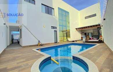 Imagem: A casa possui 4 Dormitórios, 3 Banheiros, 3 Vagas na garagem