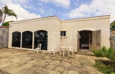 Imagem: A casa possui 4 Dormitórios, 5 Banheiros, 5 Vagas na garagem