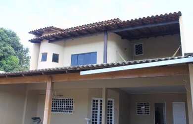 Imagem: A casa possui 4 Dormitórios, 5 Banheiros, 5 Vagas na garagem