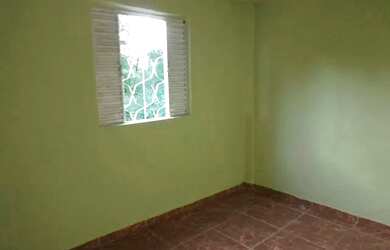 Imagem: A casa possui 2 Dormitórios, 1 Banheiro e está localizado