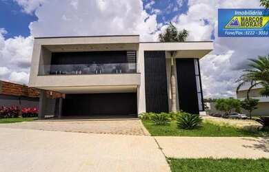 Imagem: A casa em condomínio possui 4 Dormitórios, 5 Banheiros, 5