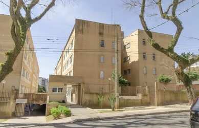 Imagem: O apartamento possui 3 Dormitórios, 1 Banheiro, 1 Vaga na garagem