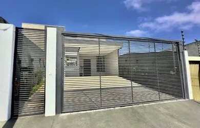 Imagem: A casa possui 3 Dormitórios, 2 Banheiros, 3 Vagas na garagem