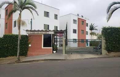 Imagem: O apartamento possui 3 Dormitórios, 1 Banheiro, 1 Vaga na garagem