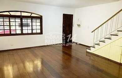 Imagem: A casa possui 3 Dormitórios, 3 Banheiros, 2 Vagas na garagem