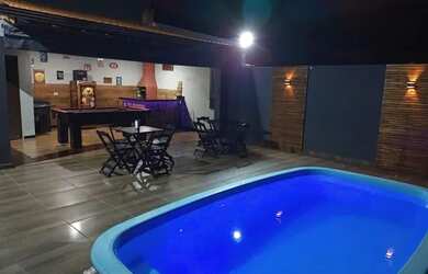 Imagem: A casa possui 3 Dormitórios, 3 Banheiros, 1 Vaga na garagem