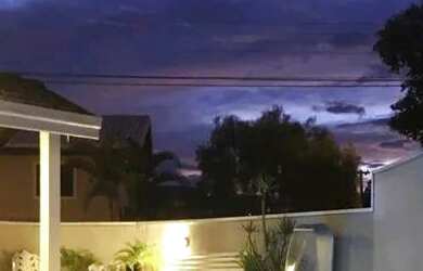 Imagem: A casa em condomínio possui 4 Dormitórios, 4 Banheiros, 2