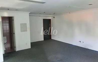 Imagem: O depósito possui 2 Vagas na garagem e 76m² de Área e está