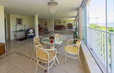 Imagem 6: Espetacular 4 dormitórios 2 suites sendo uma Master, 2 banheiros Reformados...