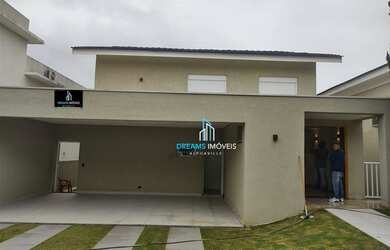 Imagem: A casa em condomínio possui 4 Dormitórios, 4 Banheiros, 4