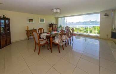 Imagem 4: Espetacular 4 dormitórios 2 suites sendo uma Master, 2 banheiros Reformados...